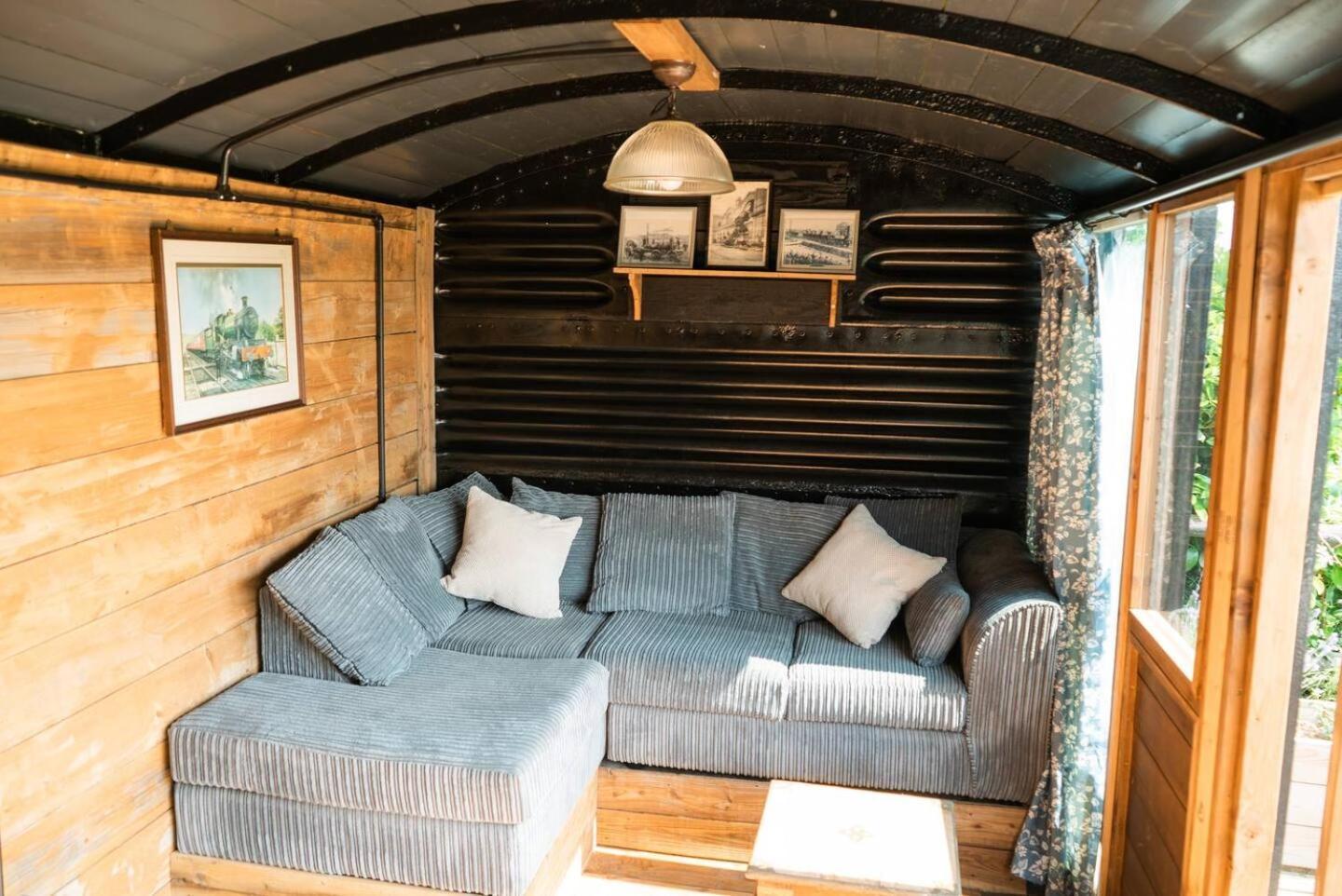 Swallowfield Glamping-Station Master Йовіл Екстер'єр фото
