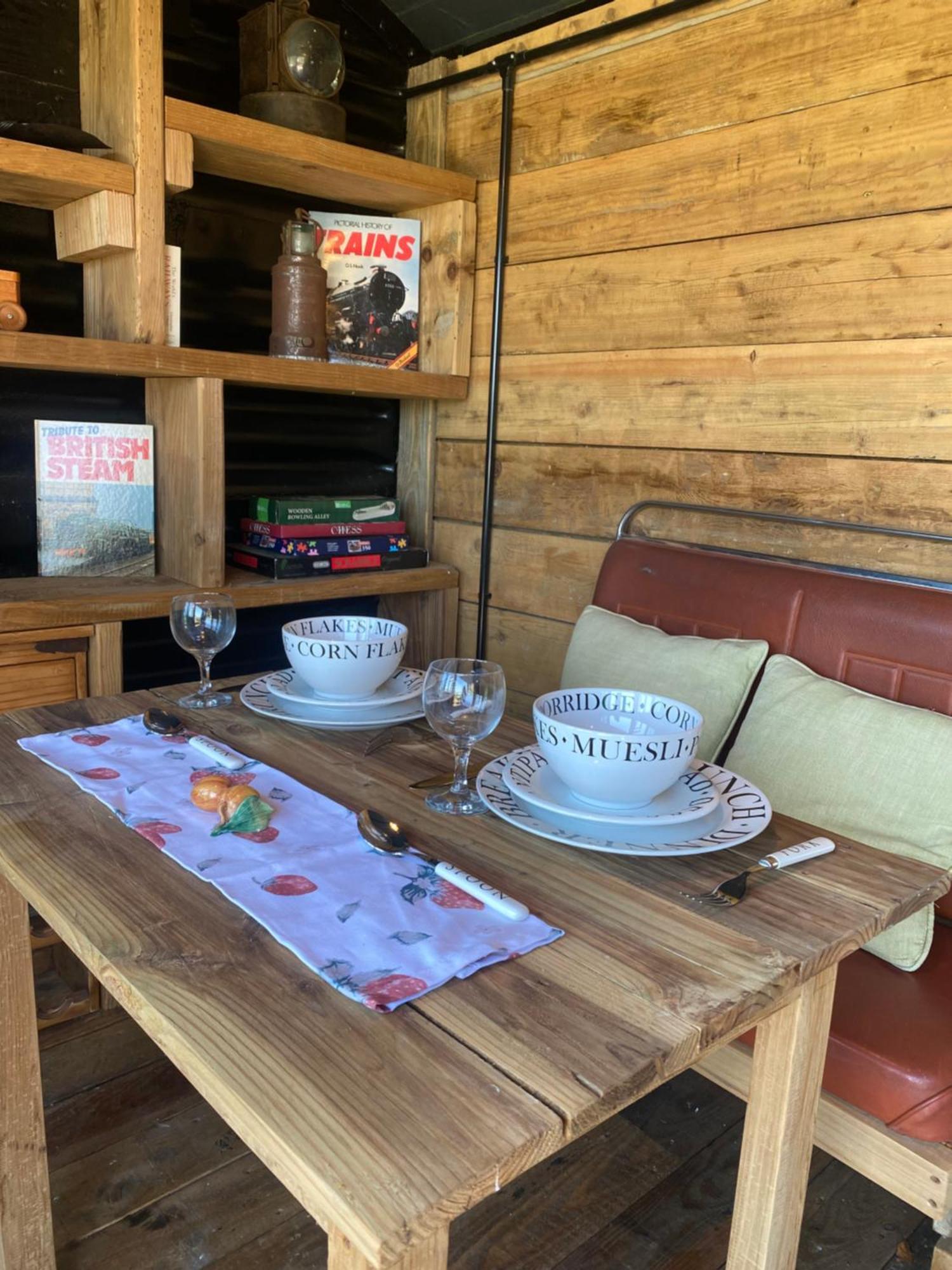 Swallowfield Glamping-Station Master Йовіл Екстер'єр фото